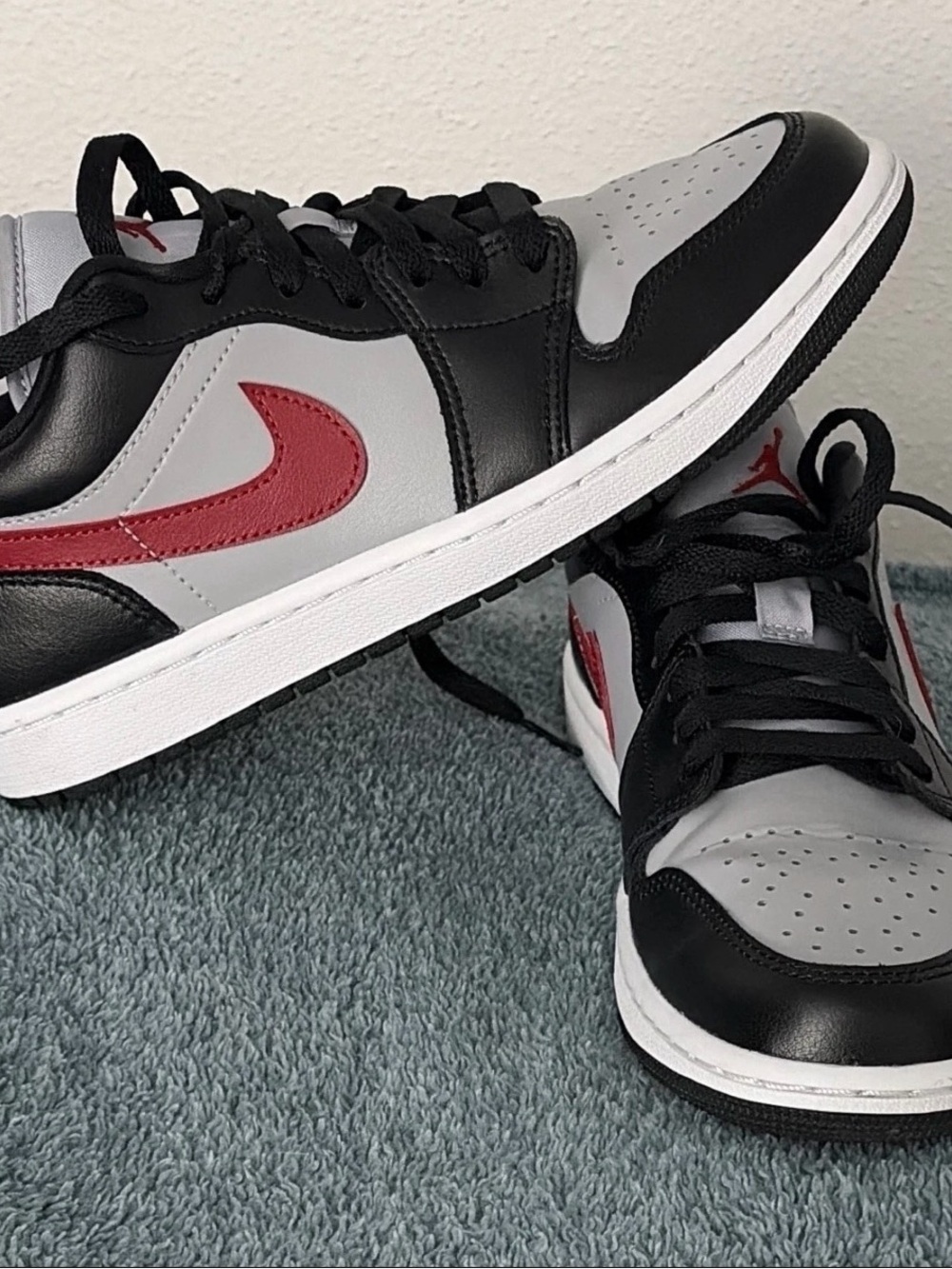 Jordan AirJordan 1 Low Sneaker Black/Gray/Red Leather Women’s 8.5 EU 40